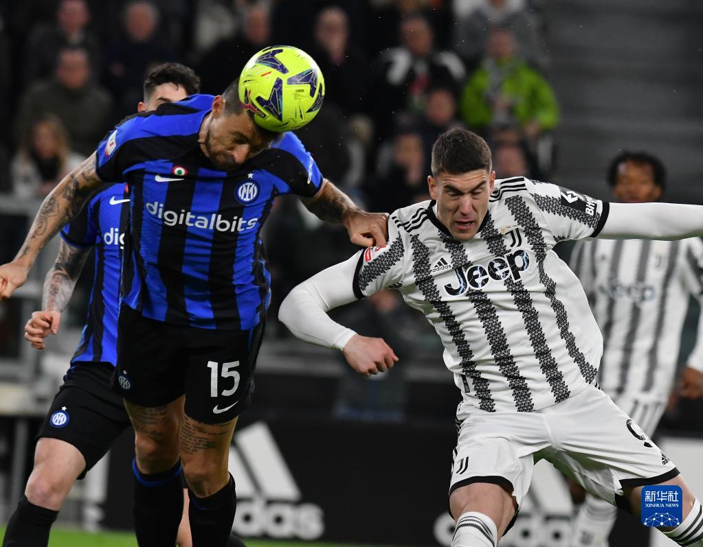 湖人詹姆斯关键封盖锁定胜局（詹姆斯致胜封盖助湖人取胜）