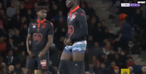 频繁使用挥舞魔杖的庆祝动作，土耳其前锋被华纳兄弟起诉