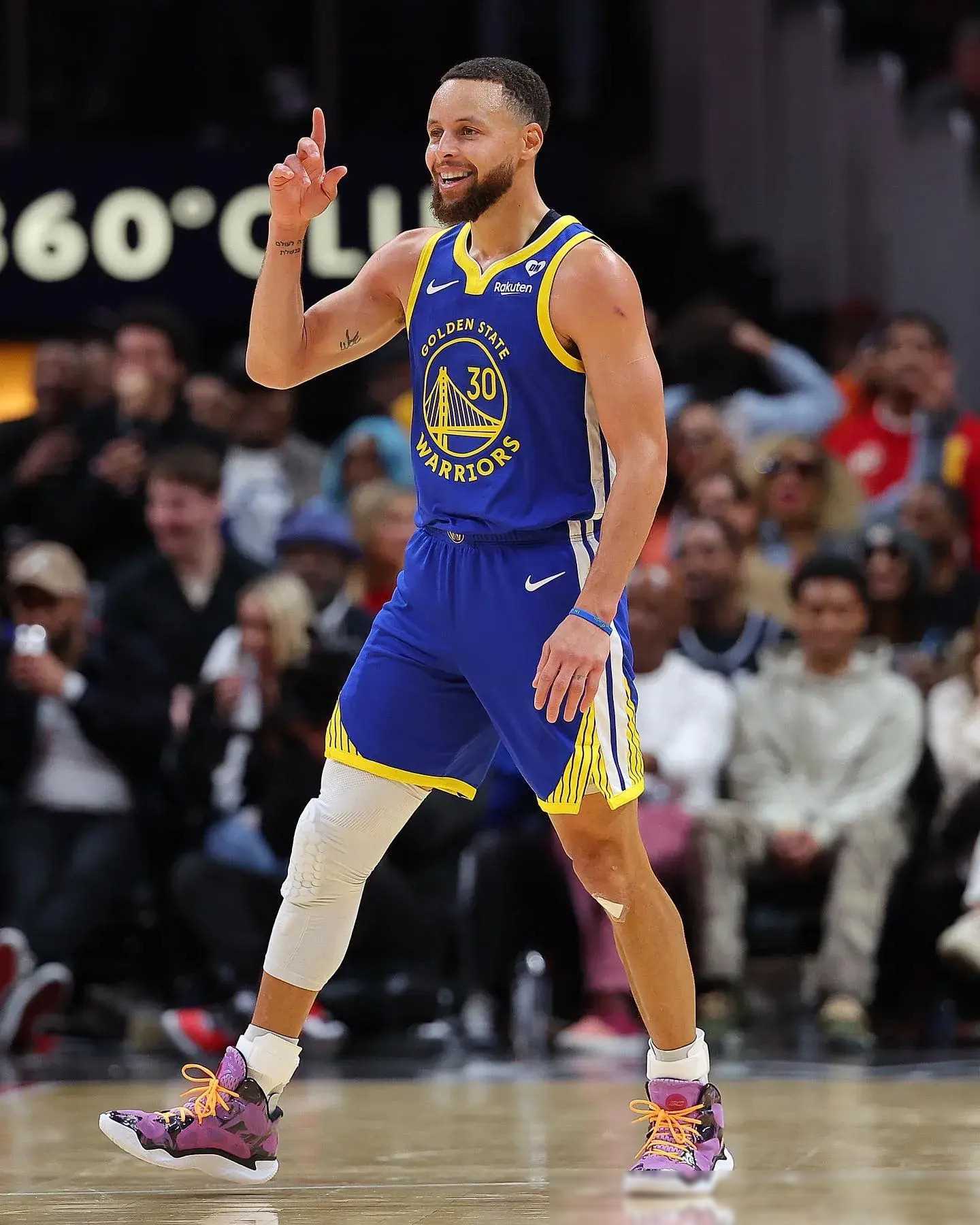 塞尔塔打入第二球后，伯纳乌球场响起嘘声和口哨声（塞尔塔再度破门，伯纳乌嘘声与口哨四起）