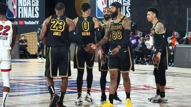 若有所指？毕包公布对阵巴萨大名单时用了尼科的照片（耐人寻味？毕包发布战巴萨名单配尼科照片）