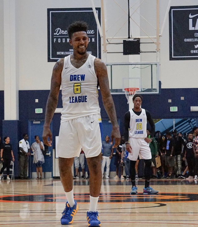 都体：弗拉霍维奇遭遇左腿拉伤，预计将缺阵至今年年底（《都灵体育报》：弗拉霍维奇左腿拉伤，预计缺席至今年年底）