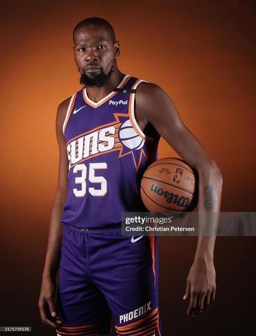 意媒：曼联只想纯租借梅努，球员本人愿意以此方式前往意甲（意媒：曼联仅愿外租梅努，球员同意以租形式赴意甲）