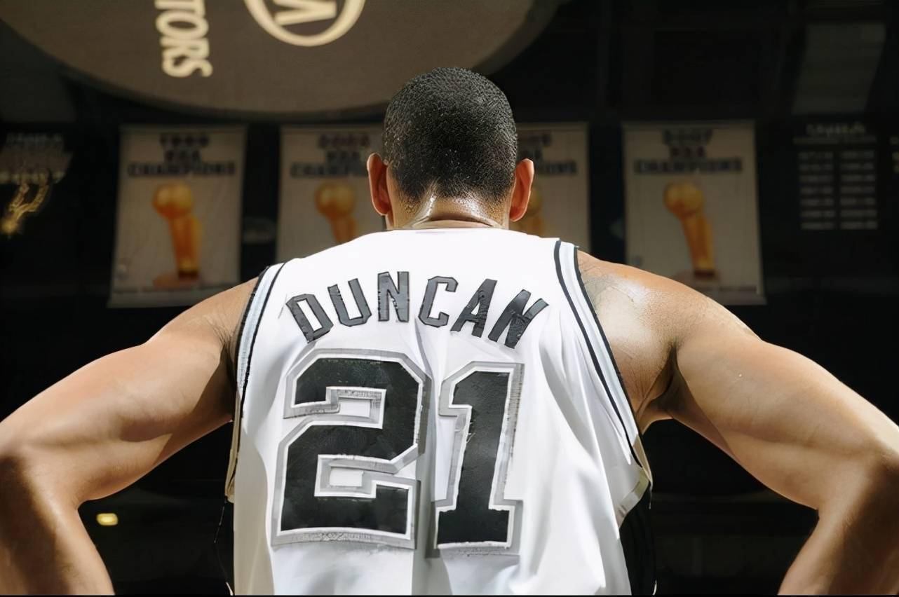 连续第二次扑点，迈尼昂当选米兰德比全场最佳（再度扑出点球，迈尼昂荣膺米兰德比最佳球员）