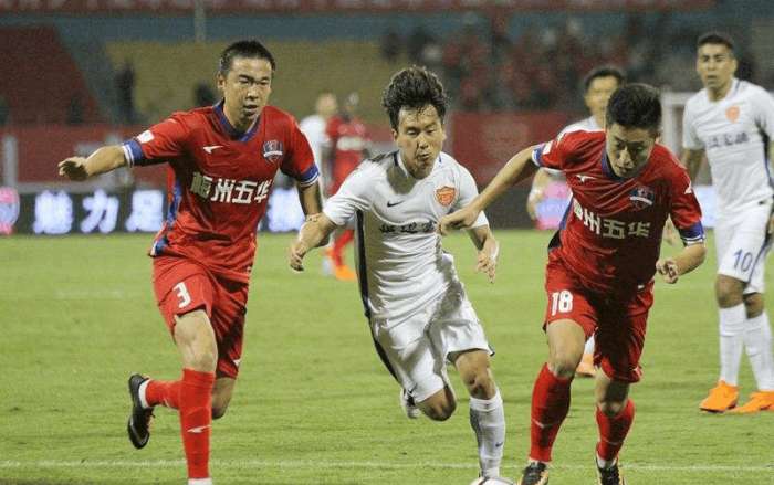 阿利松妻子晒术后照，阿利松此前因个人事务返回巴西